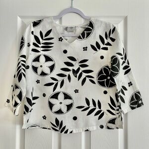 Hot Cotton Linen Blend Top SP Black & White Floral Coastal Artsy Cottagecore